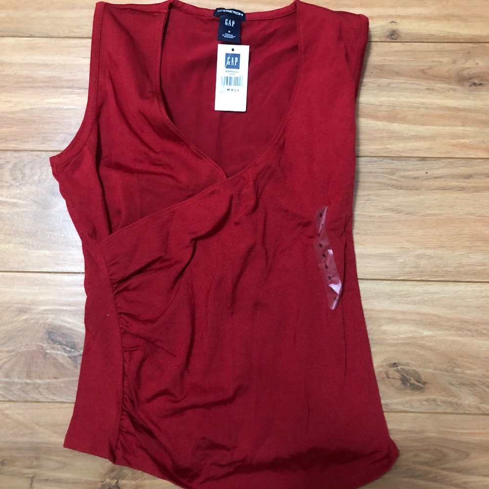 Gap Red Sleeveless Top NWT Size Small